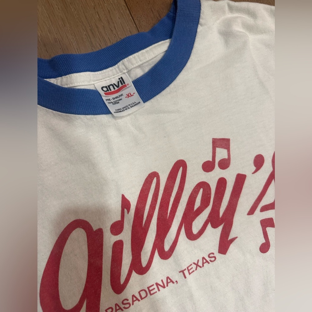 Gilley’s Pasadena, Texas Vintage. White Tee with Red Graphic and Blue Collar